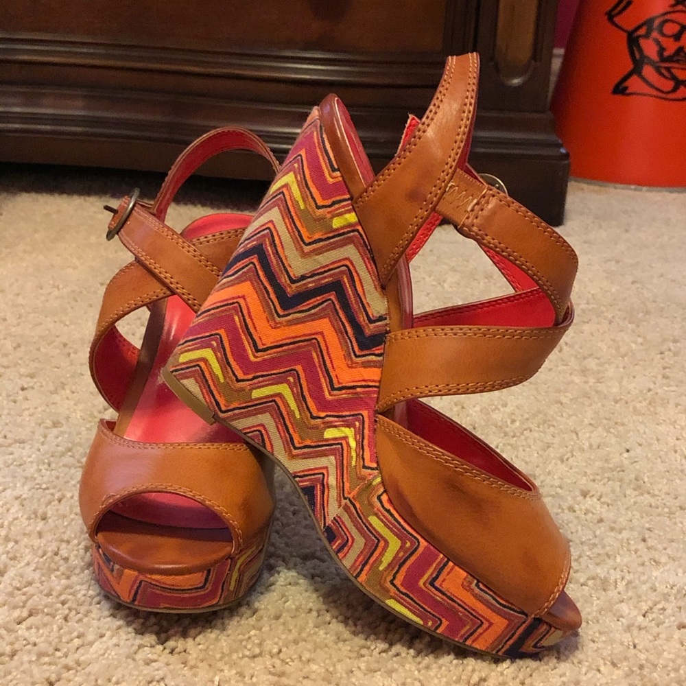 Unlisted colorful wedges